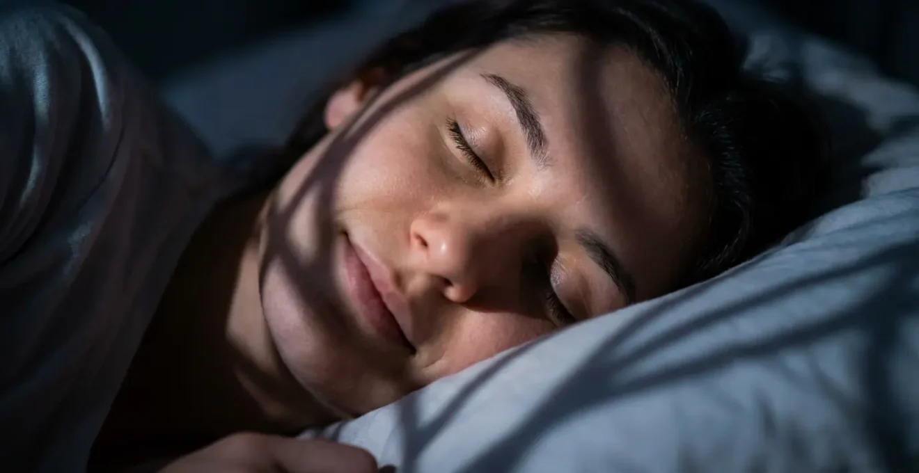 Métaphore visuelle du cauchemar comme simulateur de menaces pour renforcer la résilience émotionnelle